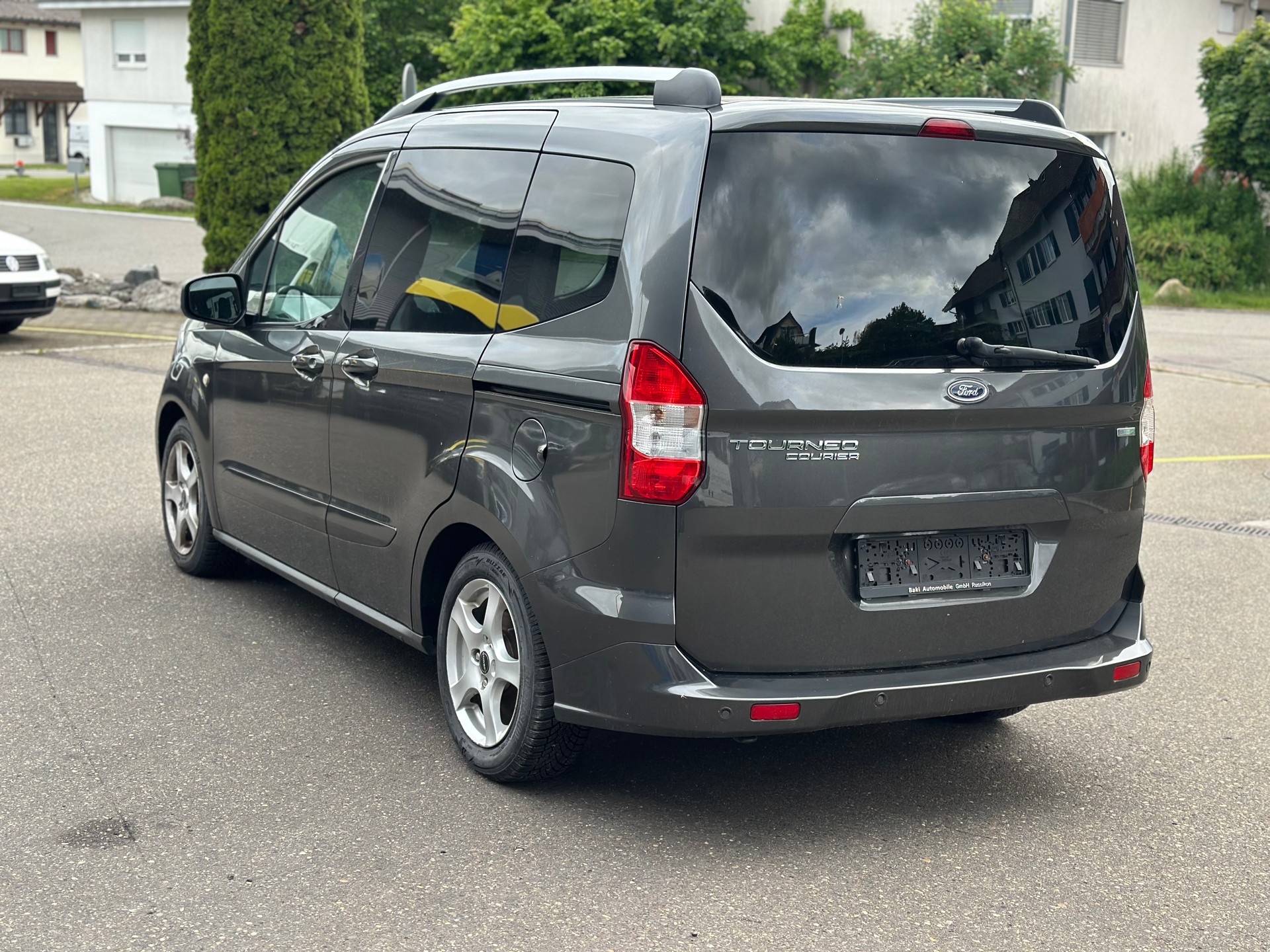 FORD Tourneo Courier 1.0 SCTi Titanium-image-7