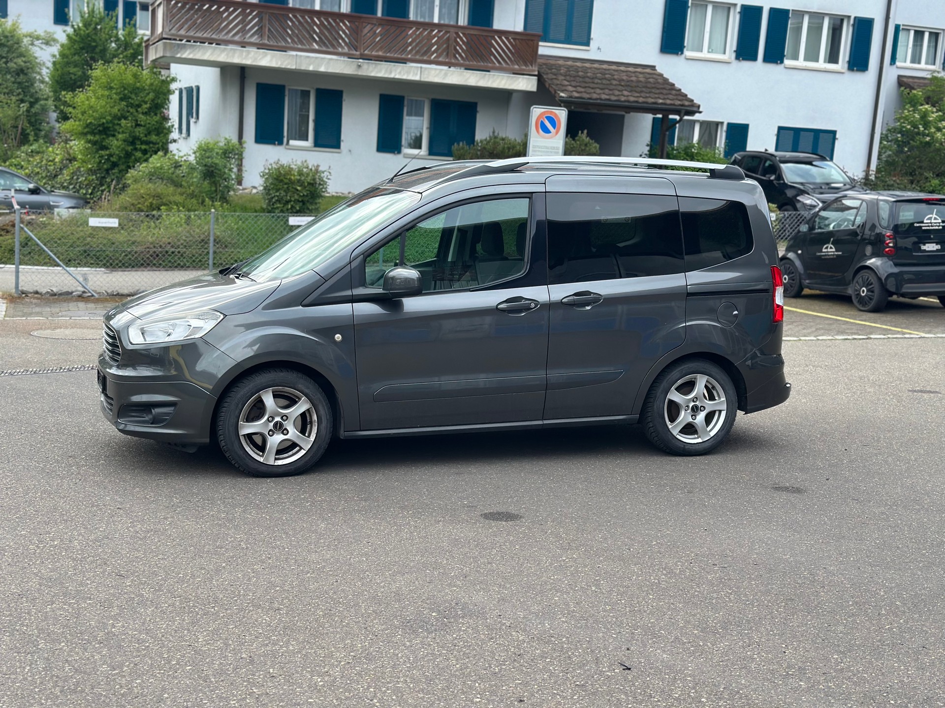 FORD Tourneo Courier 1.0 SCTi Titanium-showroom-element-1