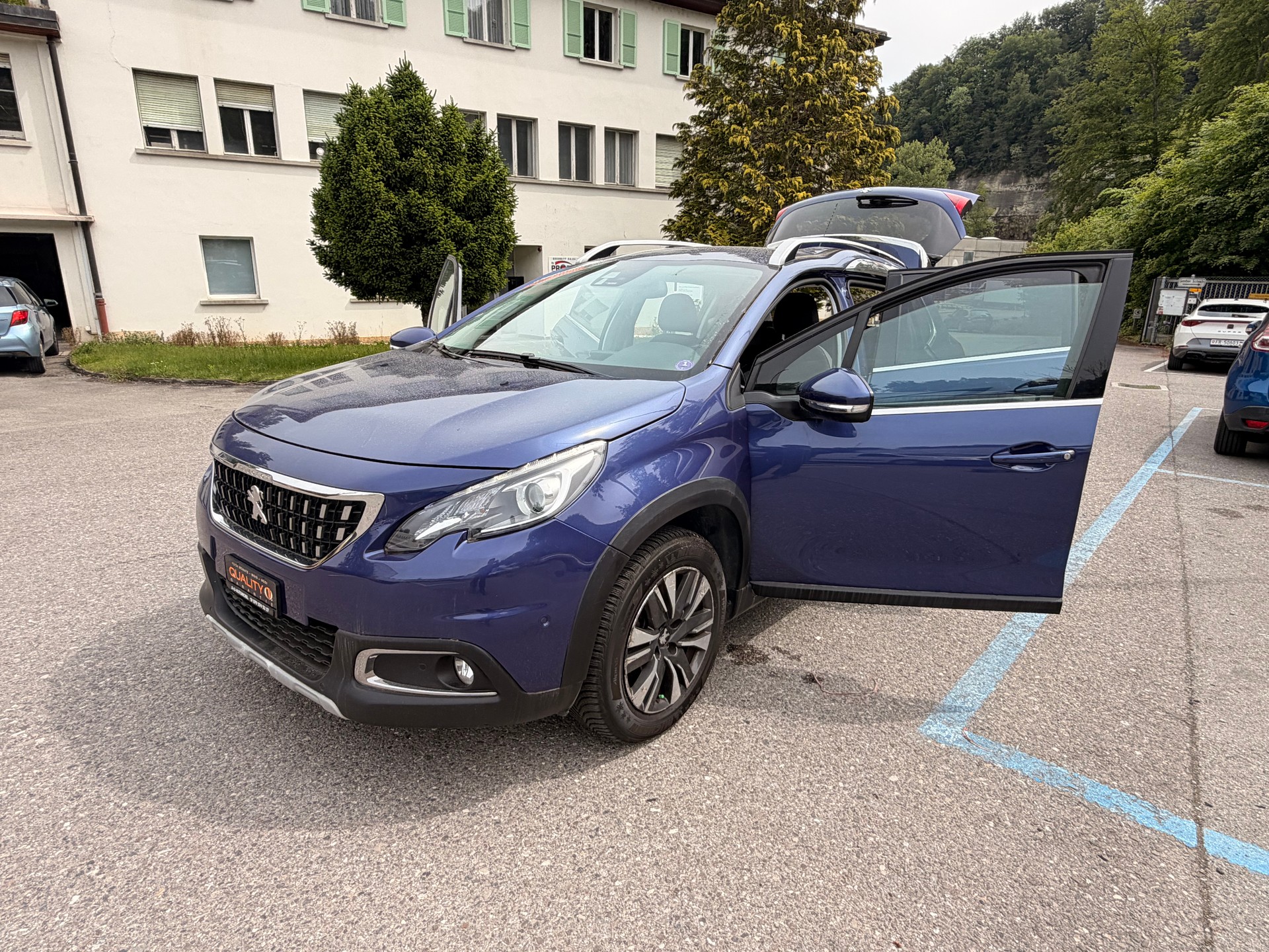 PEUGEOT 2008 1.2 PureTech Allure EAT6-image-14