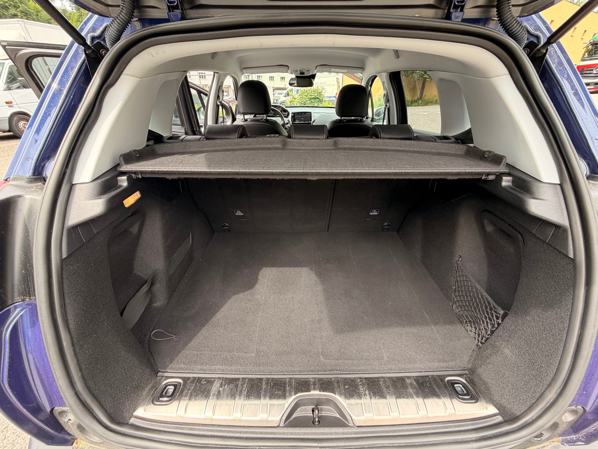 PEUGEOT 2008 1.2 PureTech Allure EAT6-image-10