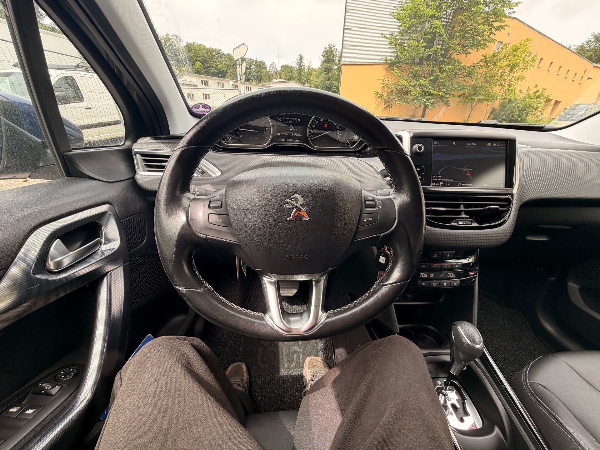 PEUGEOT 2008 1.2 PureTech Allure EAT6-image-28