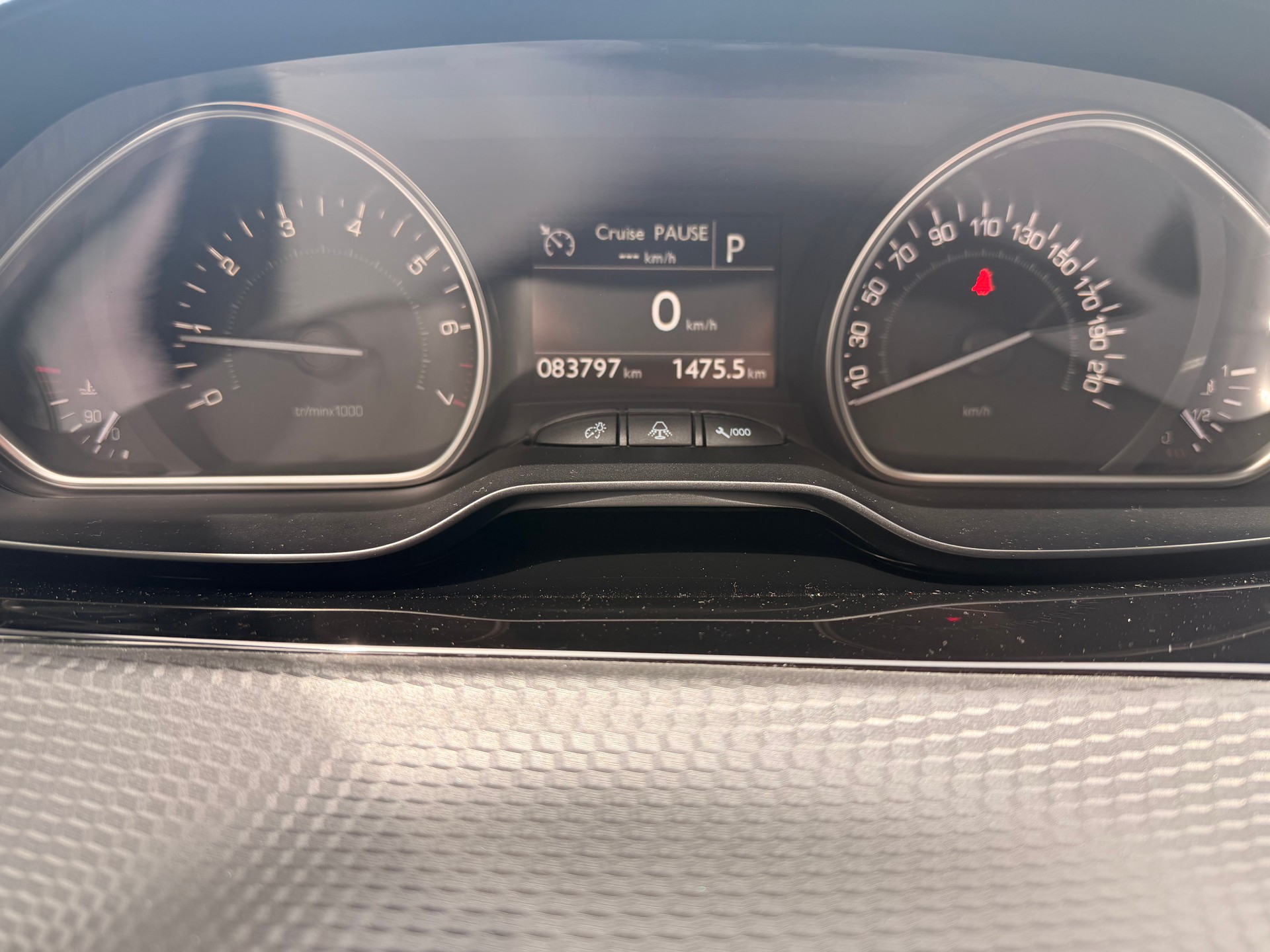 PEUGEOT 2008 1.2 PureTech Allure EAT6-image-29