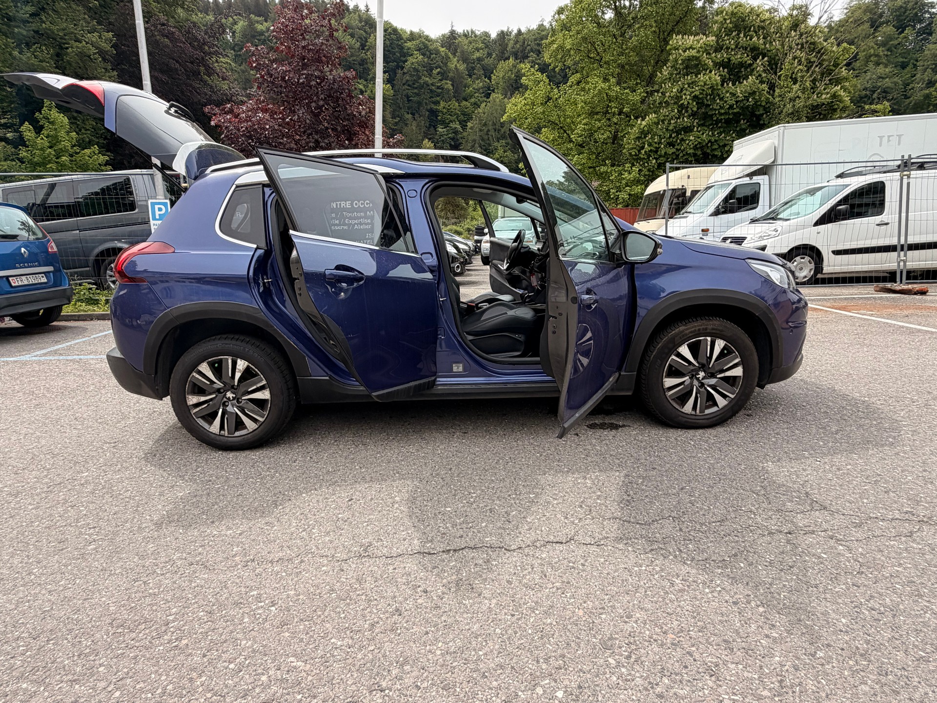 PEUGEOT 2008 1.2 PureTech Allure EAT6-image-19