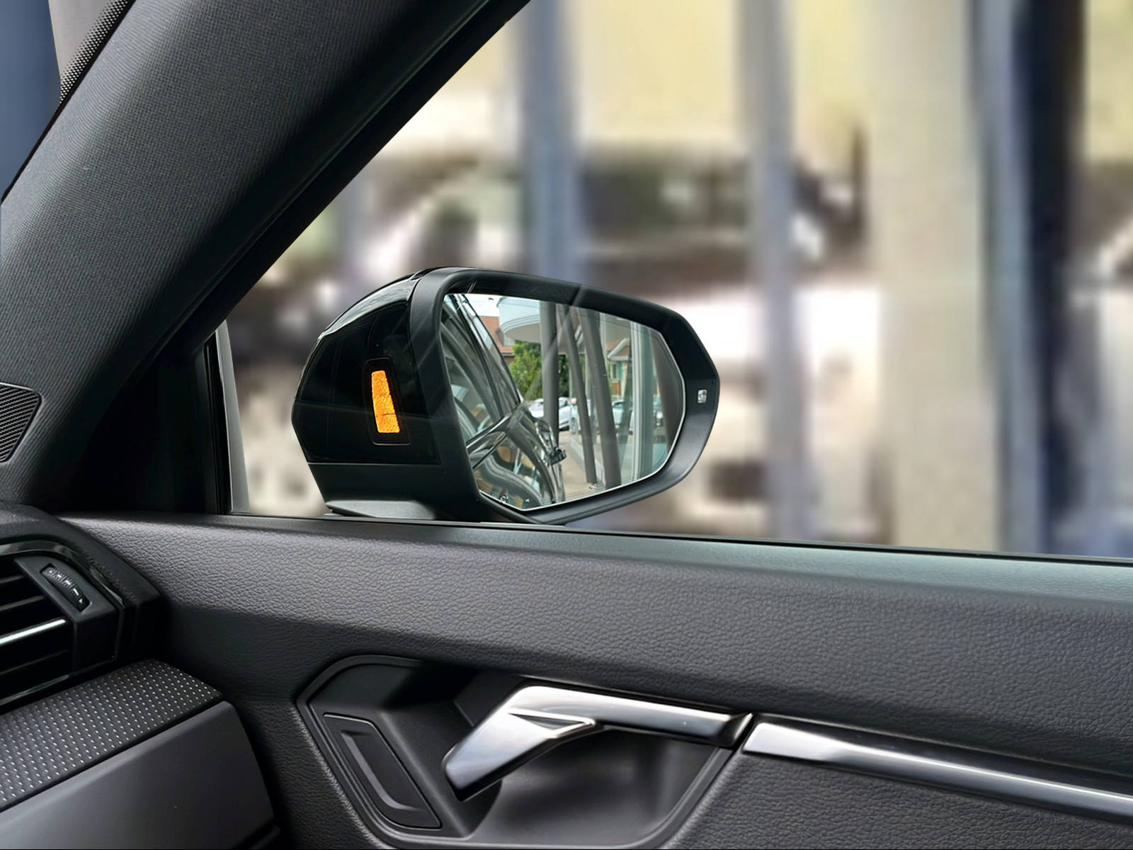 AUDI Q3 Sportback 45 TFSI e S line Attraction S-tronic Mythosschwarz Metallic-image-17