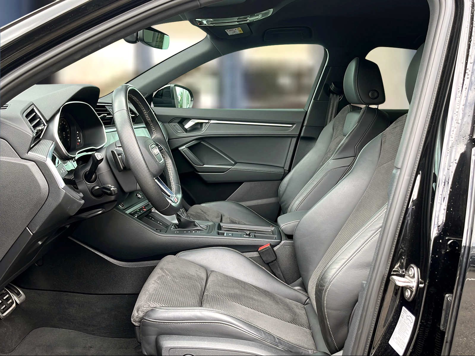 AUDI Q3 Sportback 45 TFSI e S line Attraction S-tronic Mythosschwarz Metallic-image-8