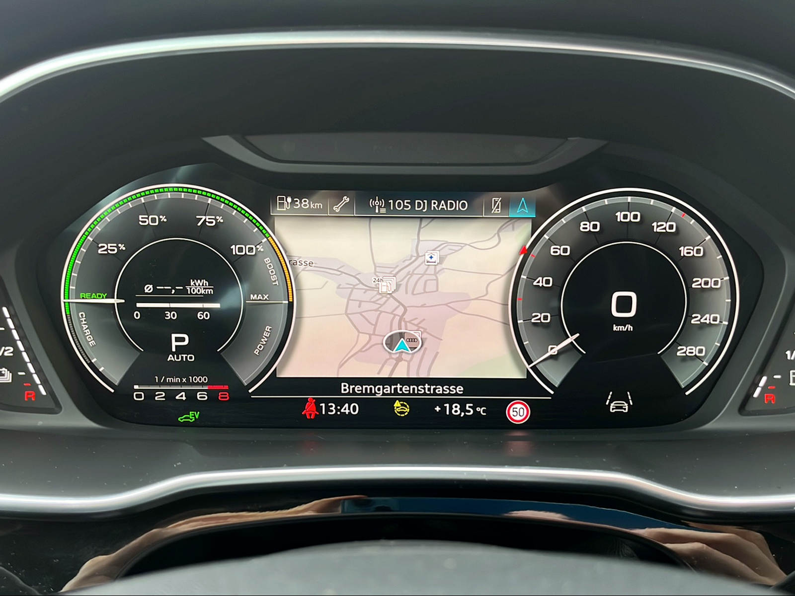 AUDI Q3 Sportback 45 TFSI e S line Attraction S-tronic Mythosschwarz Metallic-image-10