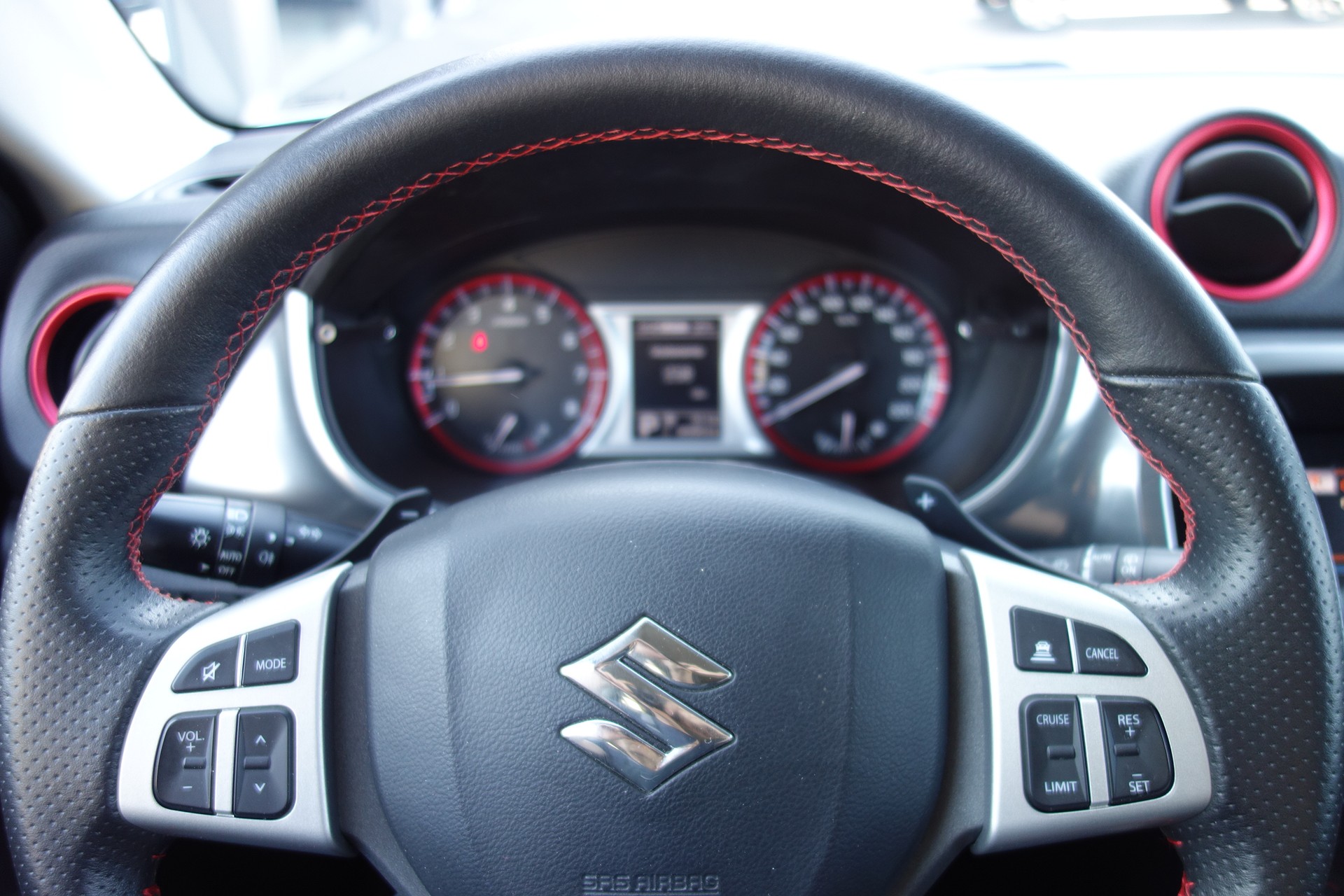 SUZUKI Vitara 1.4 Boosterjet Sergio Cellano Top Autom.-image-6