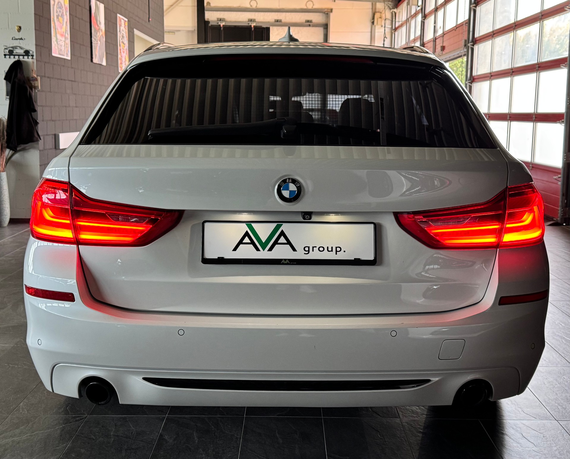 BMW 530i Touring Sport Line Steptronic *INDIVIDUAL AUSSTATTUNG*-image-6