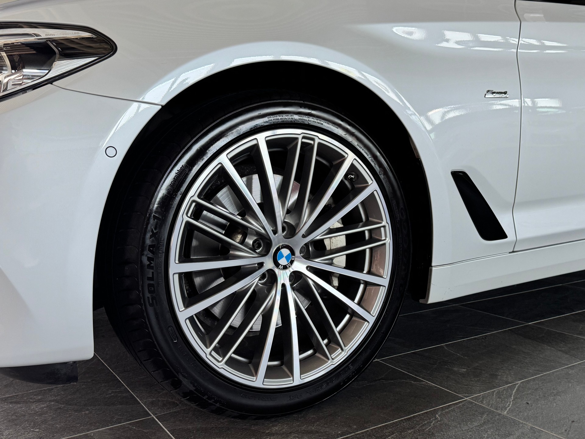 BMW 530i Touring Sport Line Steptronic *INDIVIDUAL AUSSTATTUNG*-image-7