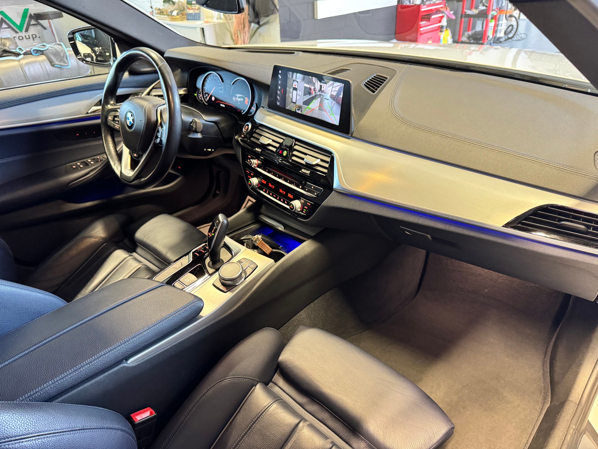BMW 530i Touring Sport Line Steptronic *INDIVIDUAL AUSSTATTUNG*-image-8
