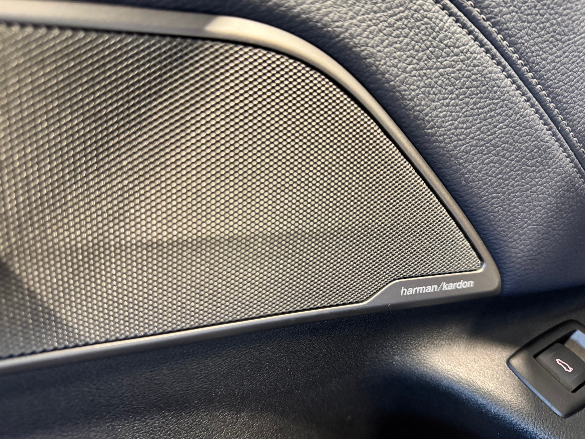 BMW 530i Touring Sport Line Steptronic *INDIVIDUAL AUSSTATTUNG*-image-13