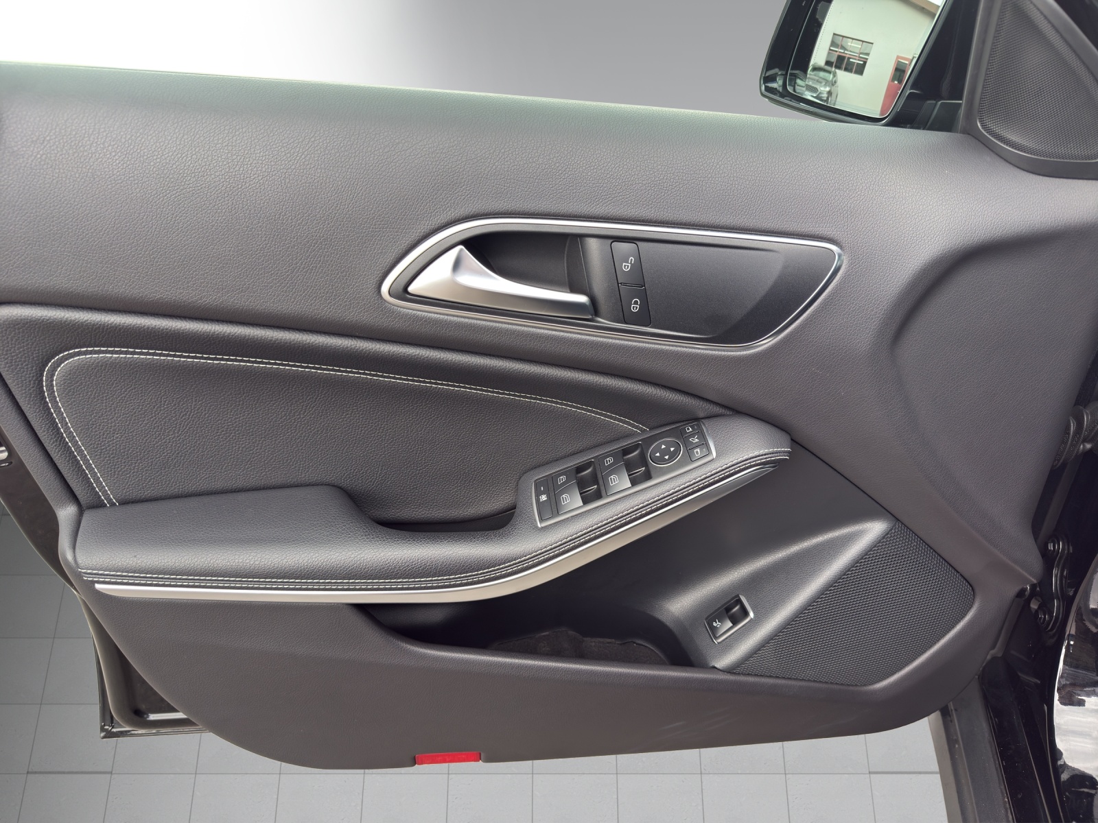 MERCEDES-BENZ GLA 250 Urban 4Matic-image-6
