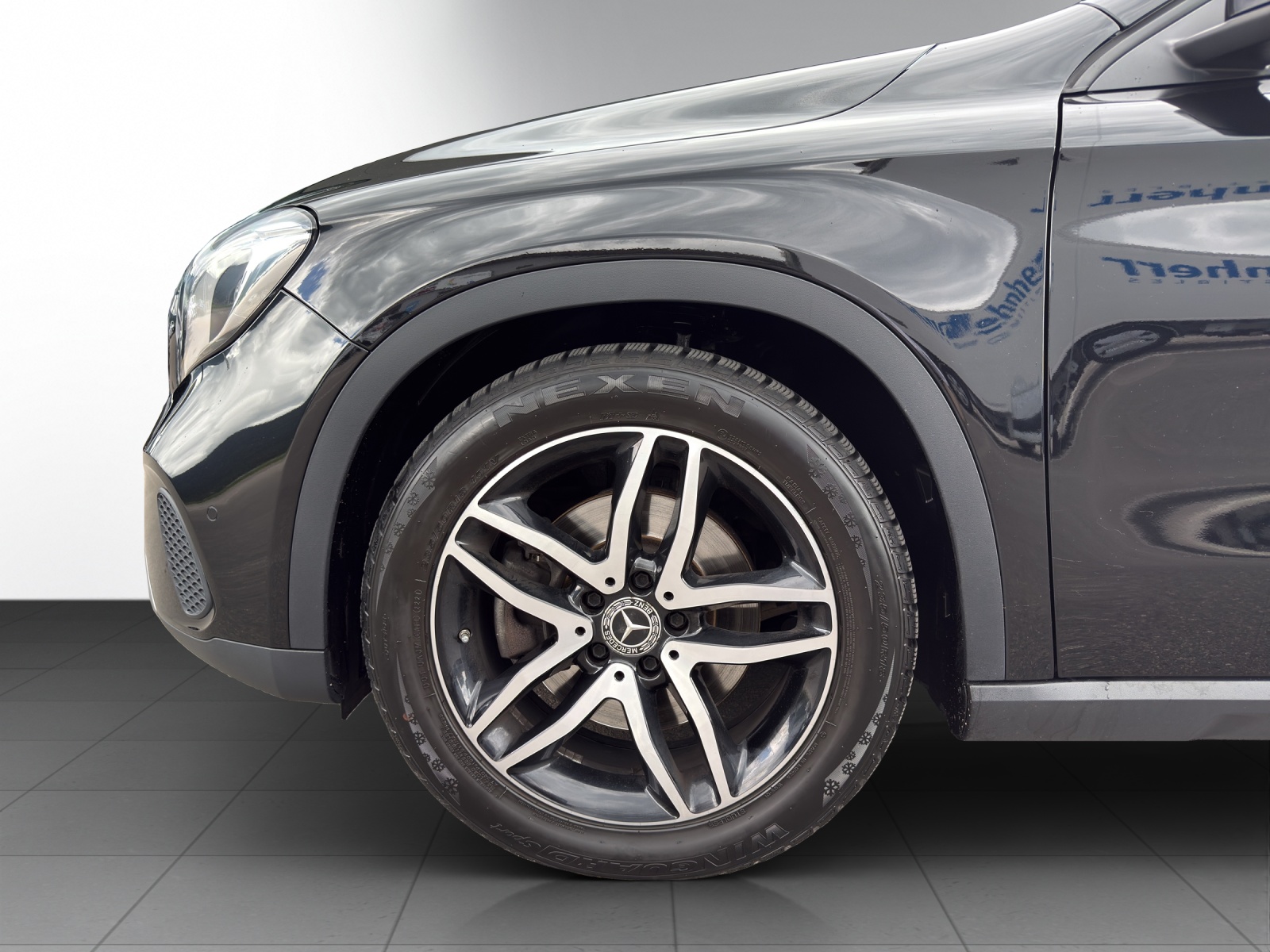 MERCEDES-BENZ GLA 250 Urban 4Matic-image-5