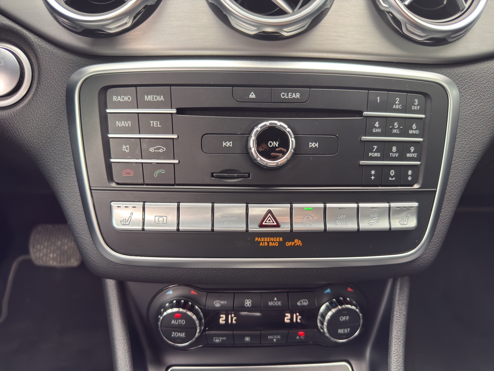 MERCEDES-BENZ GLA 250 Urban 4Matic-image-13