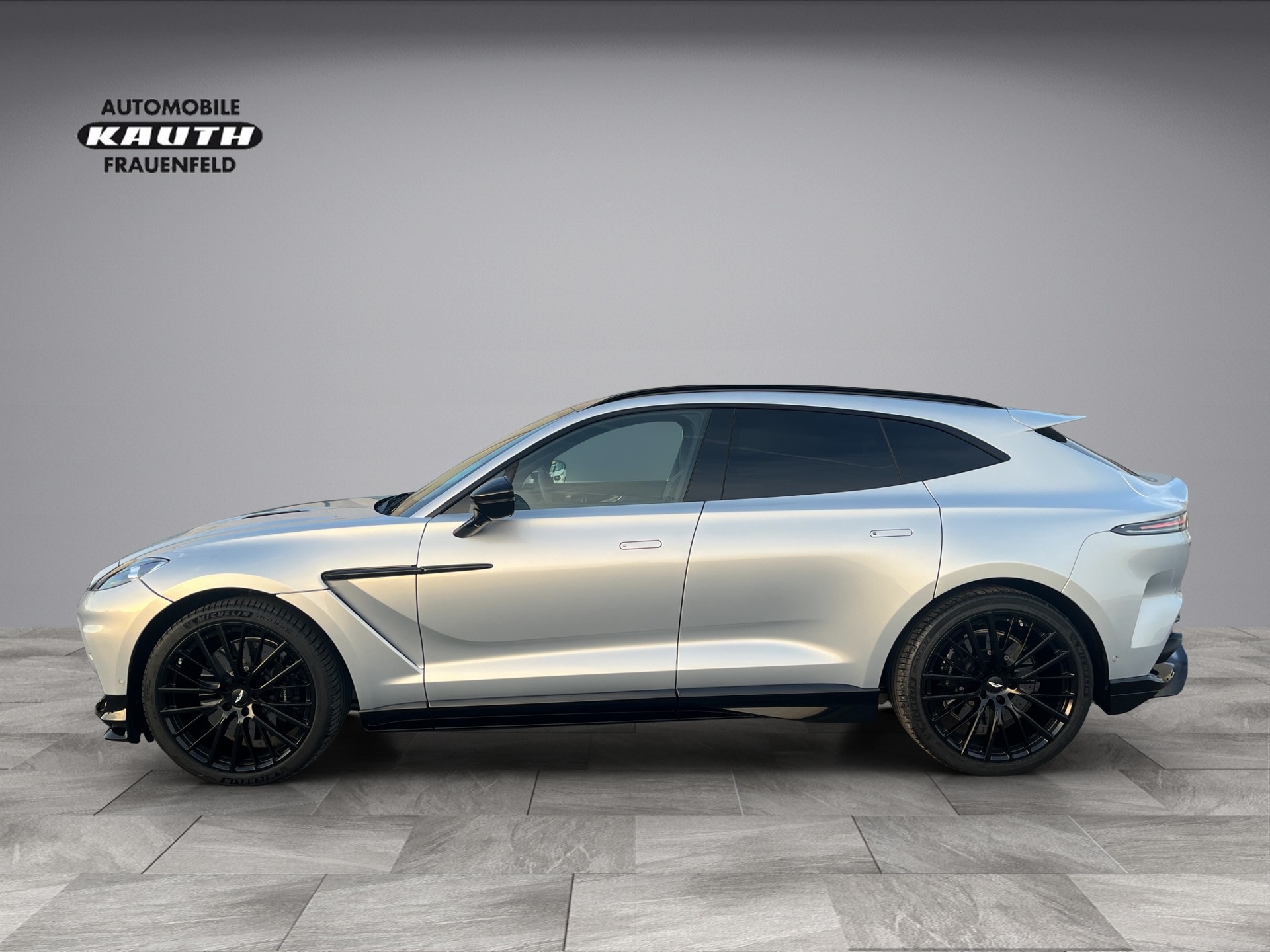 ASTON MARTIN DBX 4.0 V8*New Modell 707PS!!*-image-1