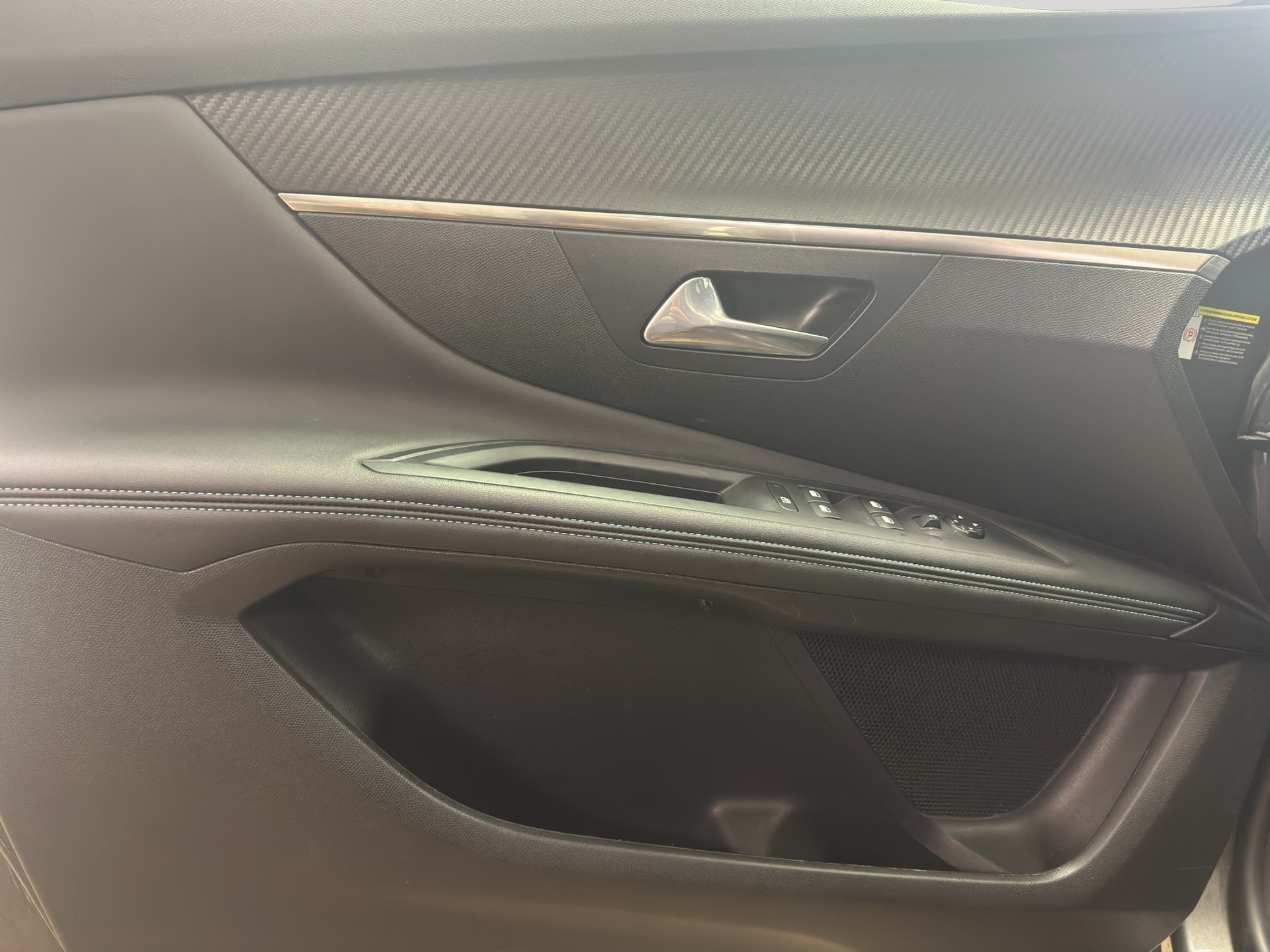 PEUGEOT 3008 180e Hybrid2 Allure Pack EAT8-image-9
