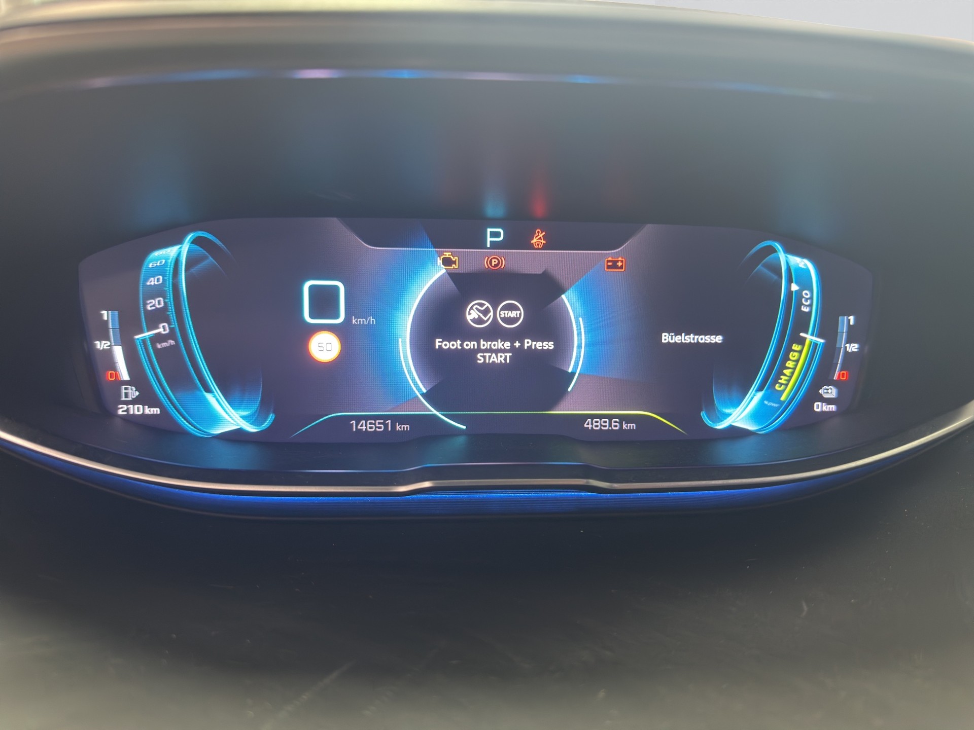 PEUGEOT 3008 180e Hybrid2 Allure Pack EAT8-image-11