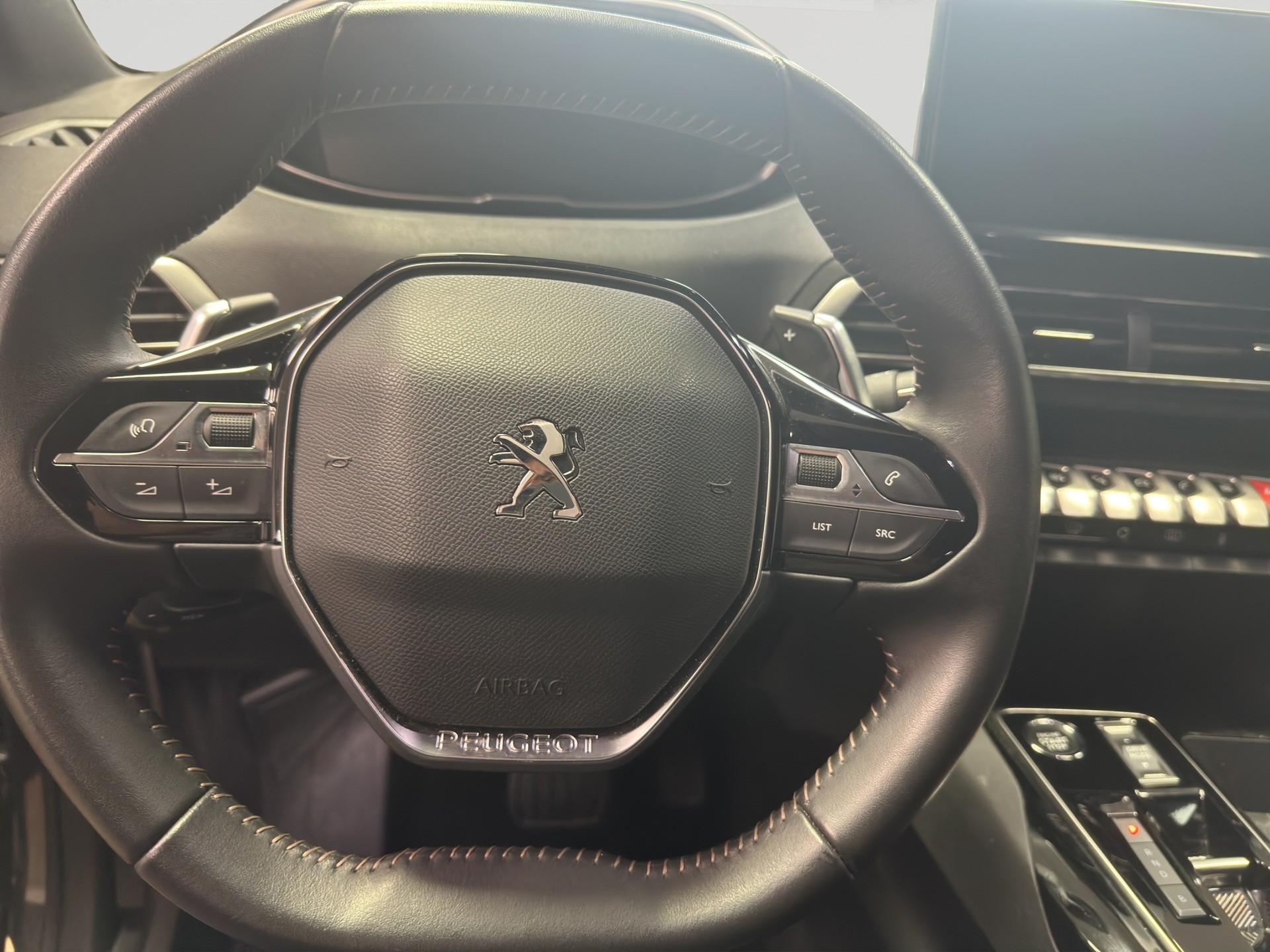 PEUGEOT 3008 180e Hybrid2 Allure Pack EAT8-image-10