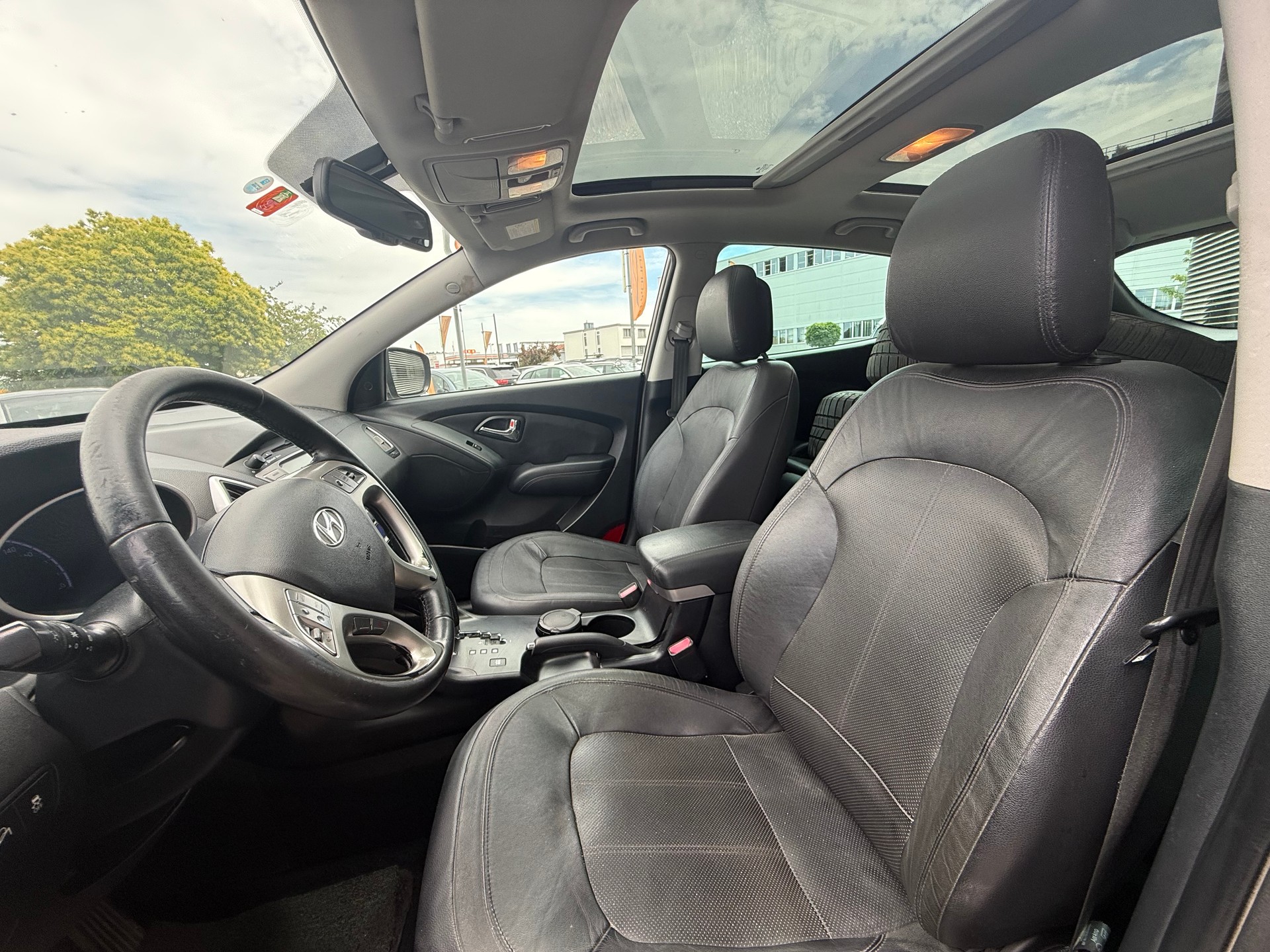 HYUNDAI iX 35 2.0 CRDi Style 4WD Automatic-image-10