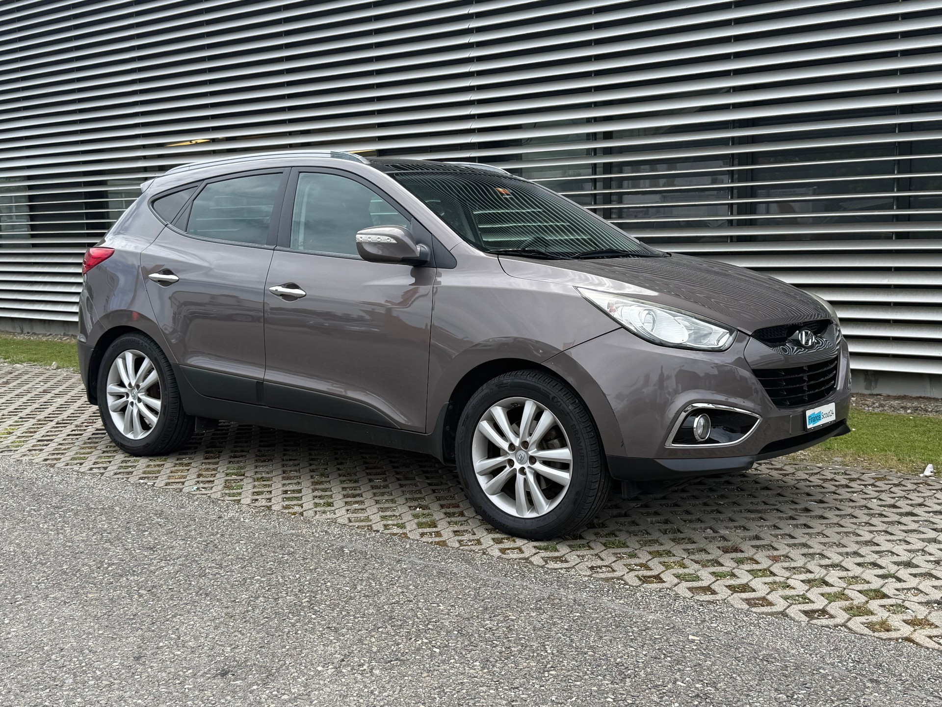 HYUNDAI iX 35 2.0 CRDi Style 4WD Automatic-image-8