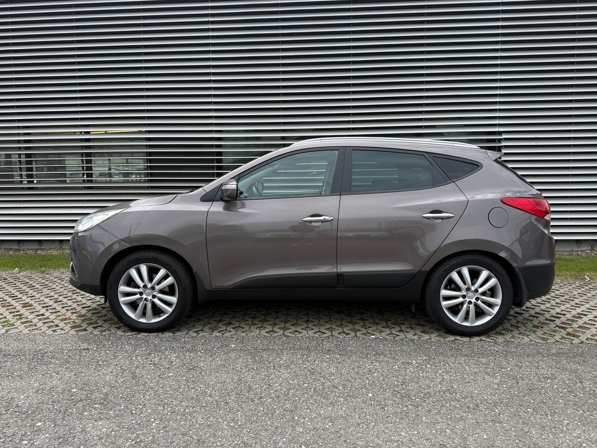 HYUNDAI iX 35 2.0 CRDi Style 4WD Automatic-image-4