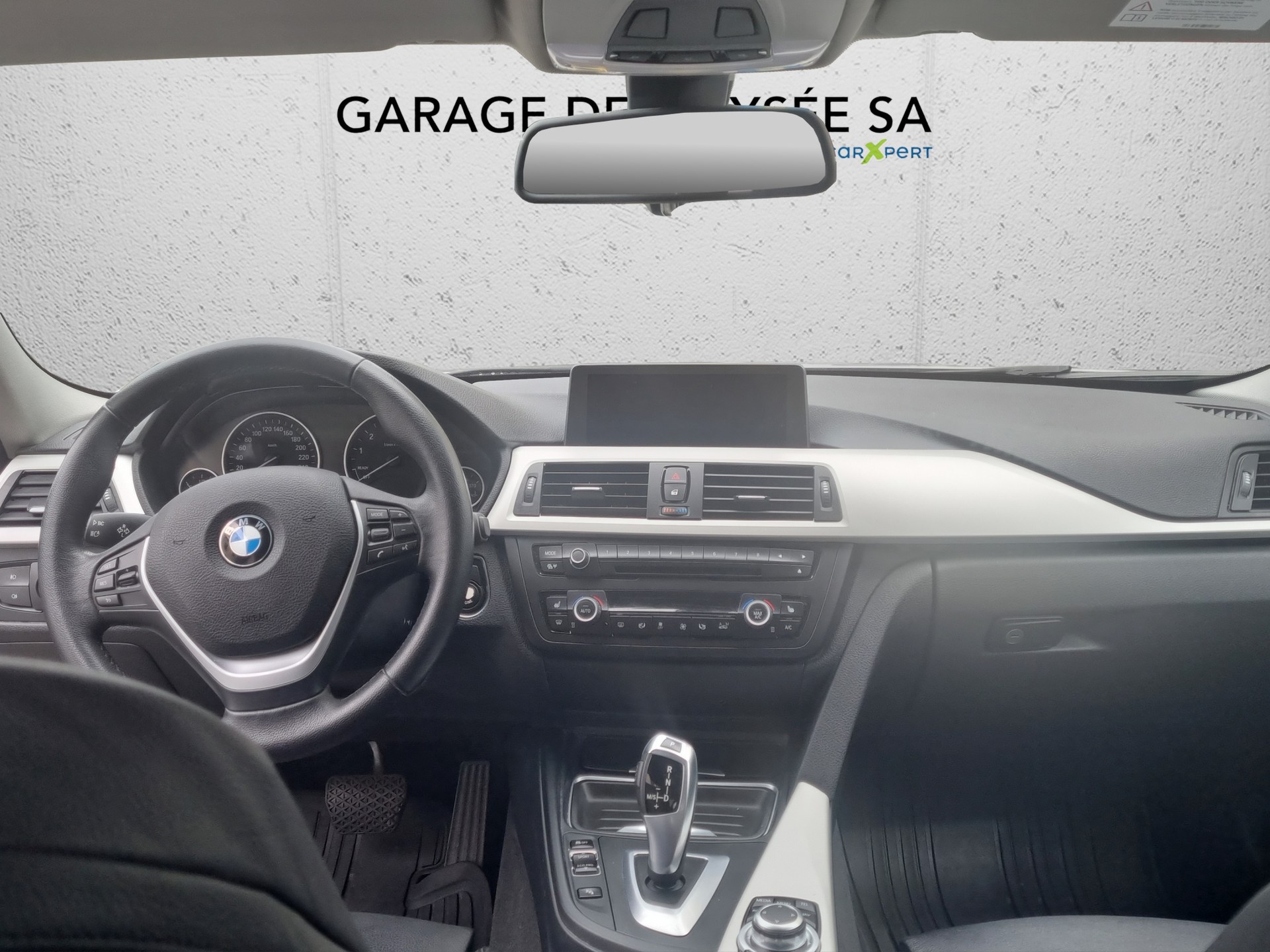 BMW 320i xDrive Steptronic-image-9