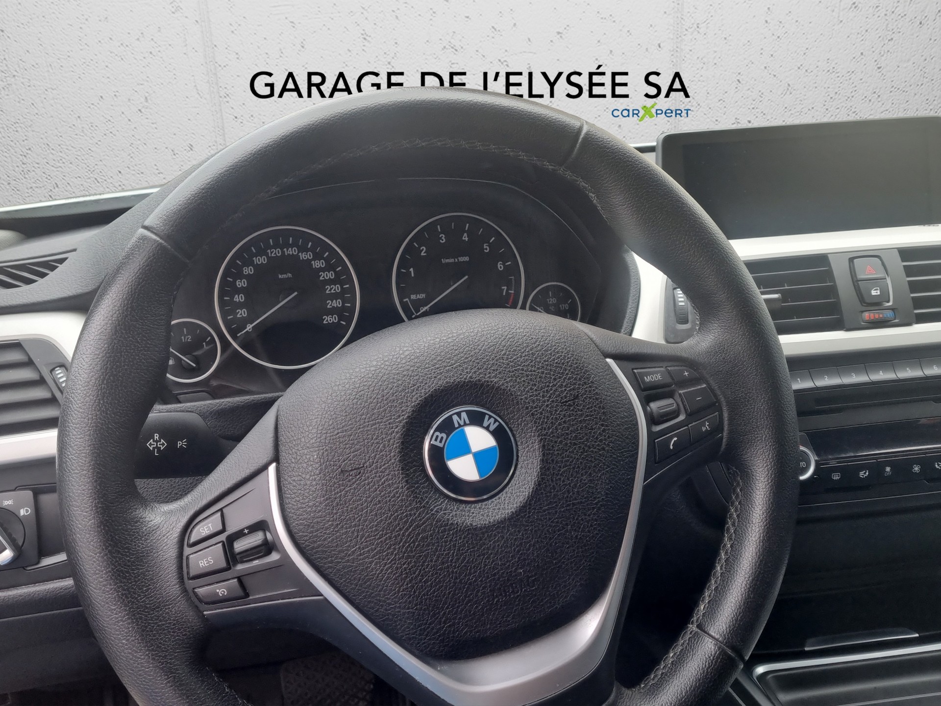 BMW 320i xDrive Steptronic-image-11