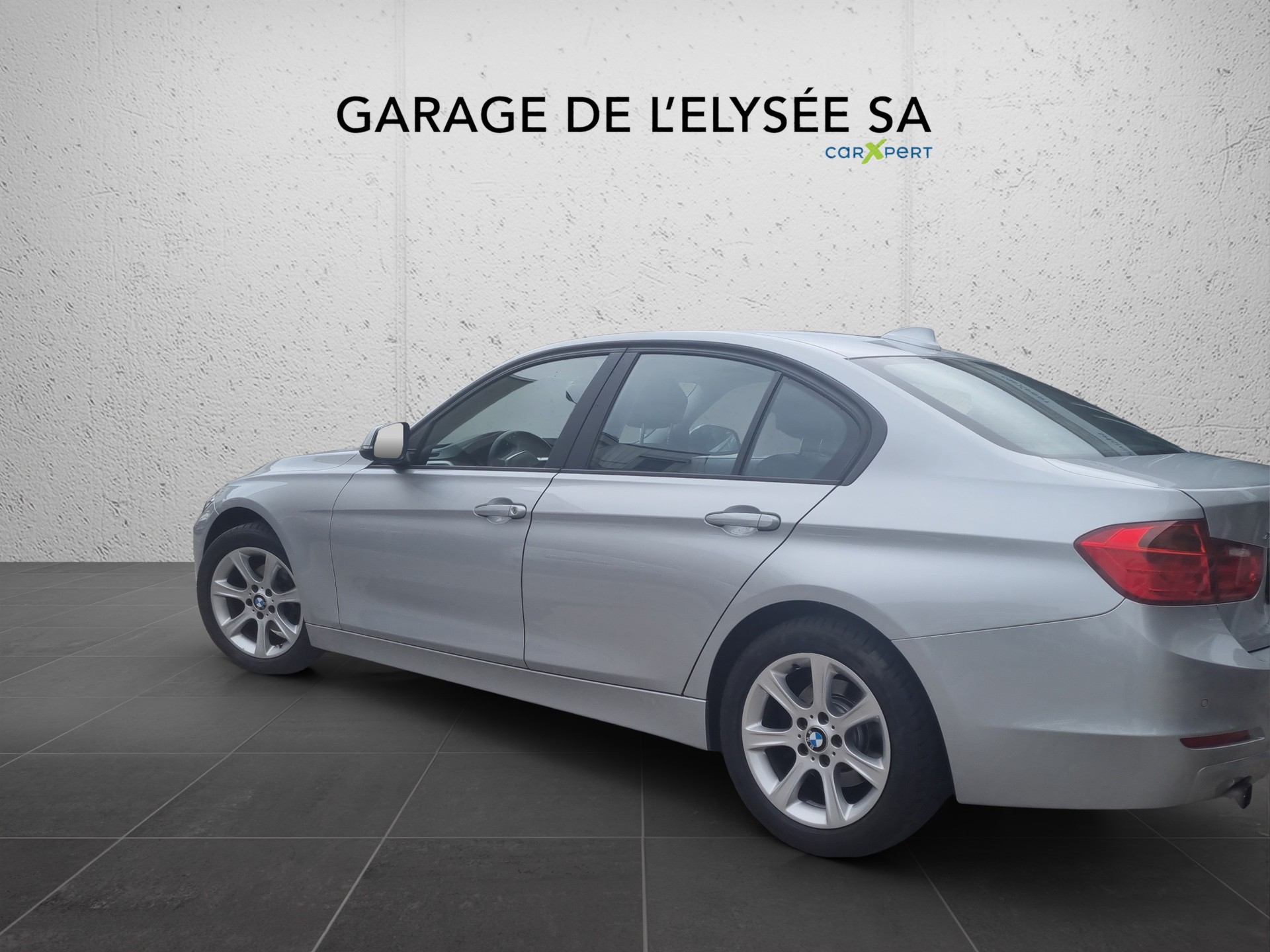 BMW 320i xDrive Steptronic-image-4