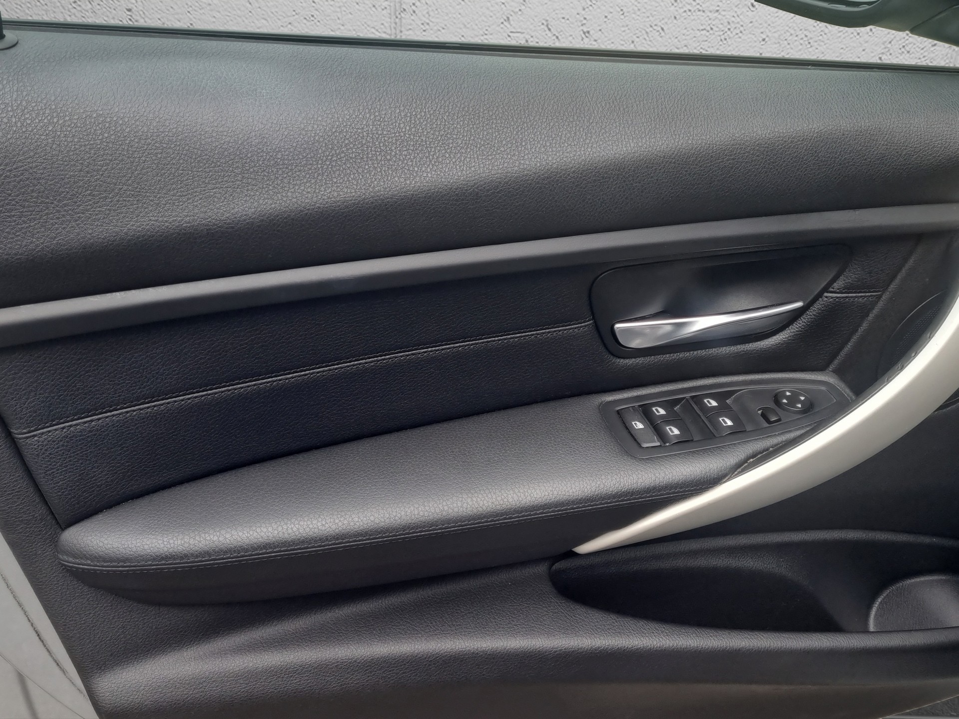 BMW 320i xDrive Steptronic-image-10