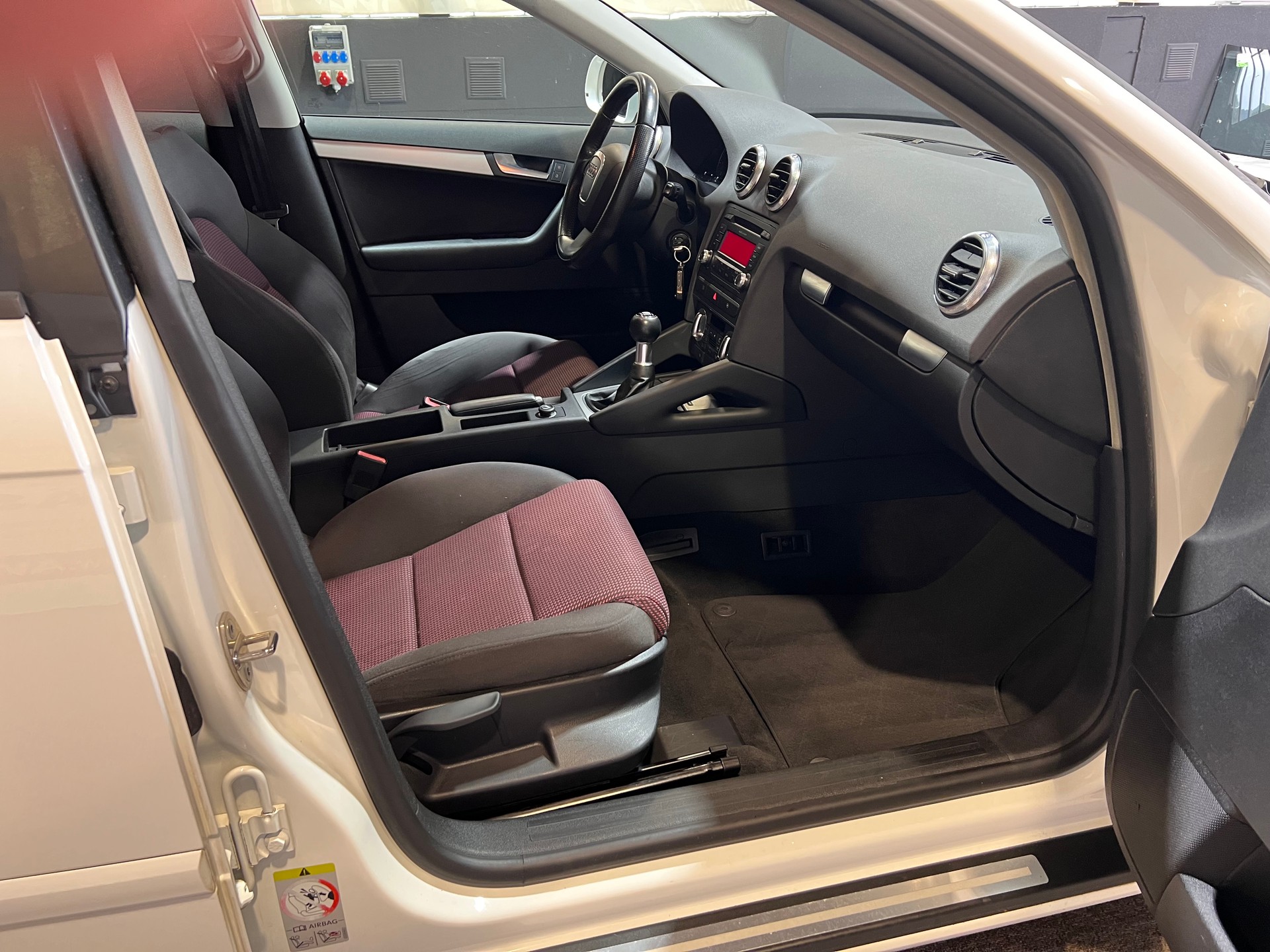 AUDI A3 Sportback 1.4 TFSI Ambiente-image-11