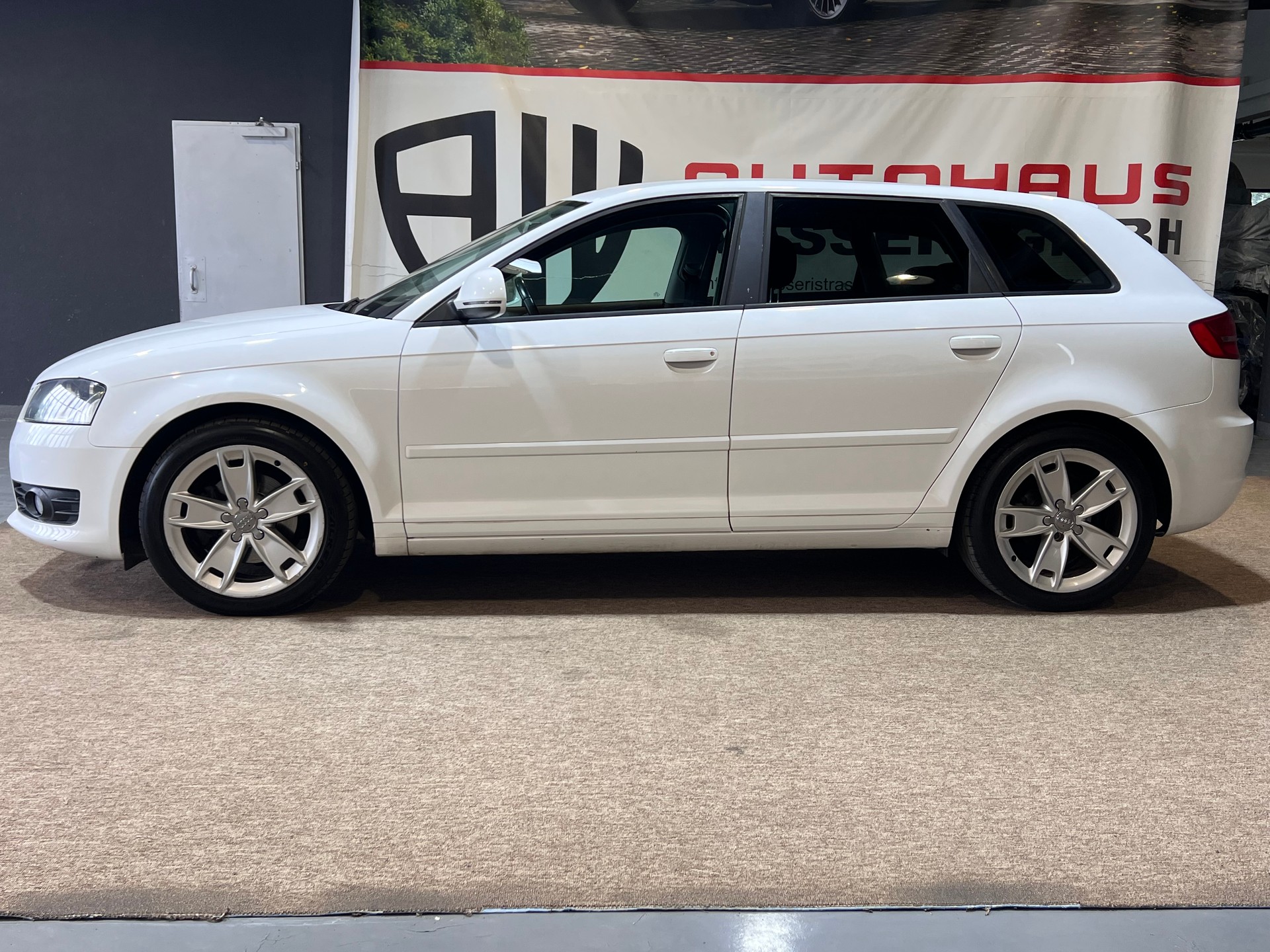 AUDI A3 Sportback 1.4 TFSI Ambiente-image-5