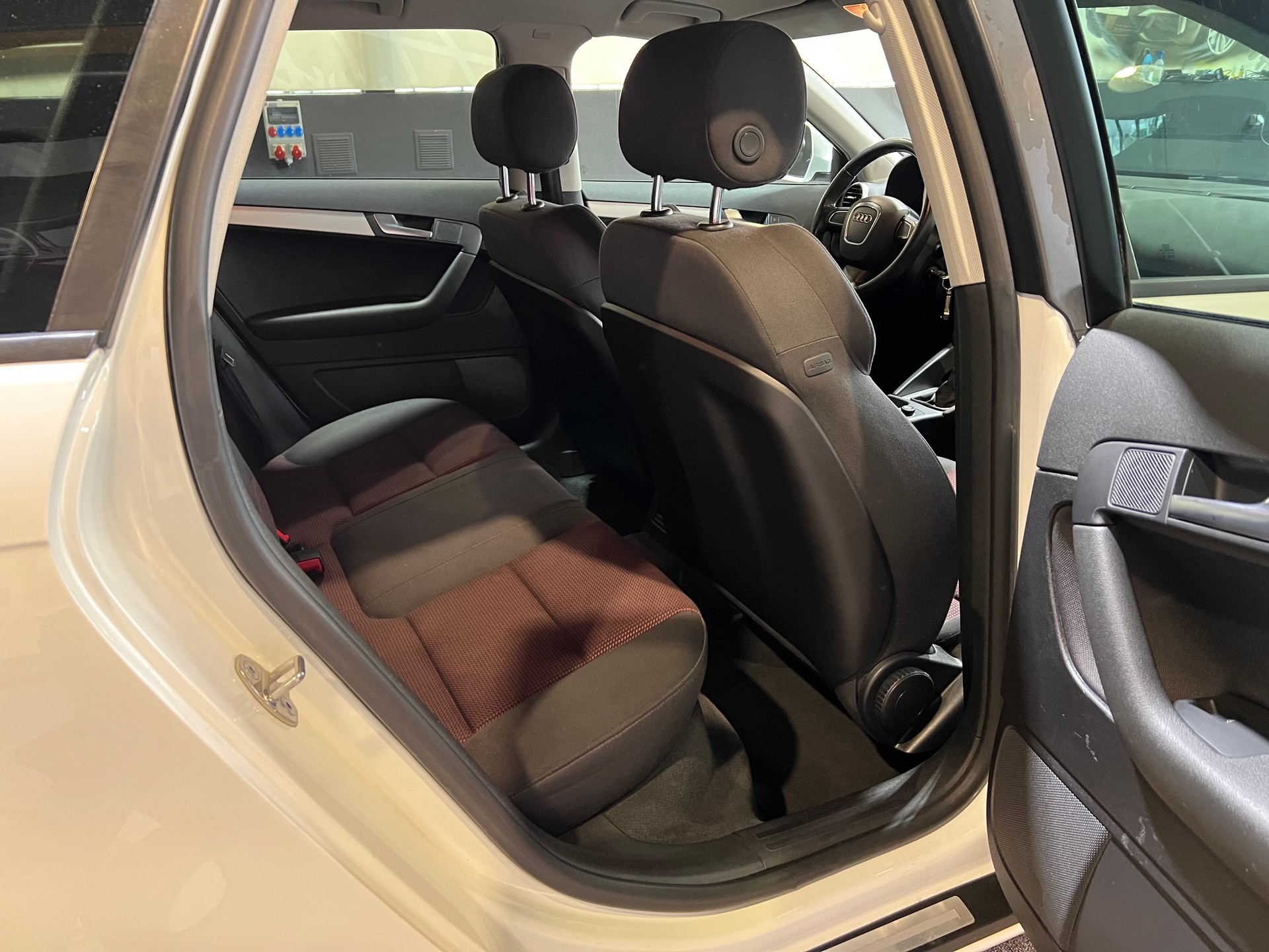 AUDI A3 Sportback 1.4 TFSI Ambiente-image-13