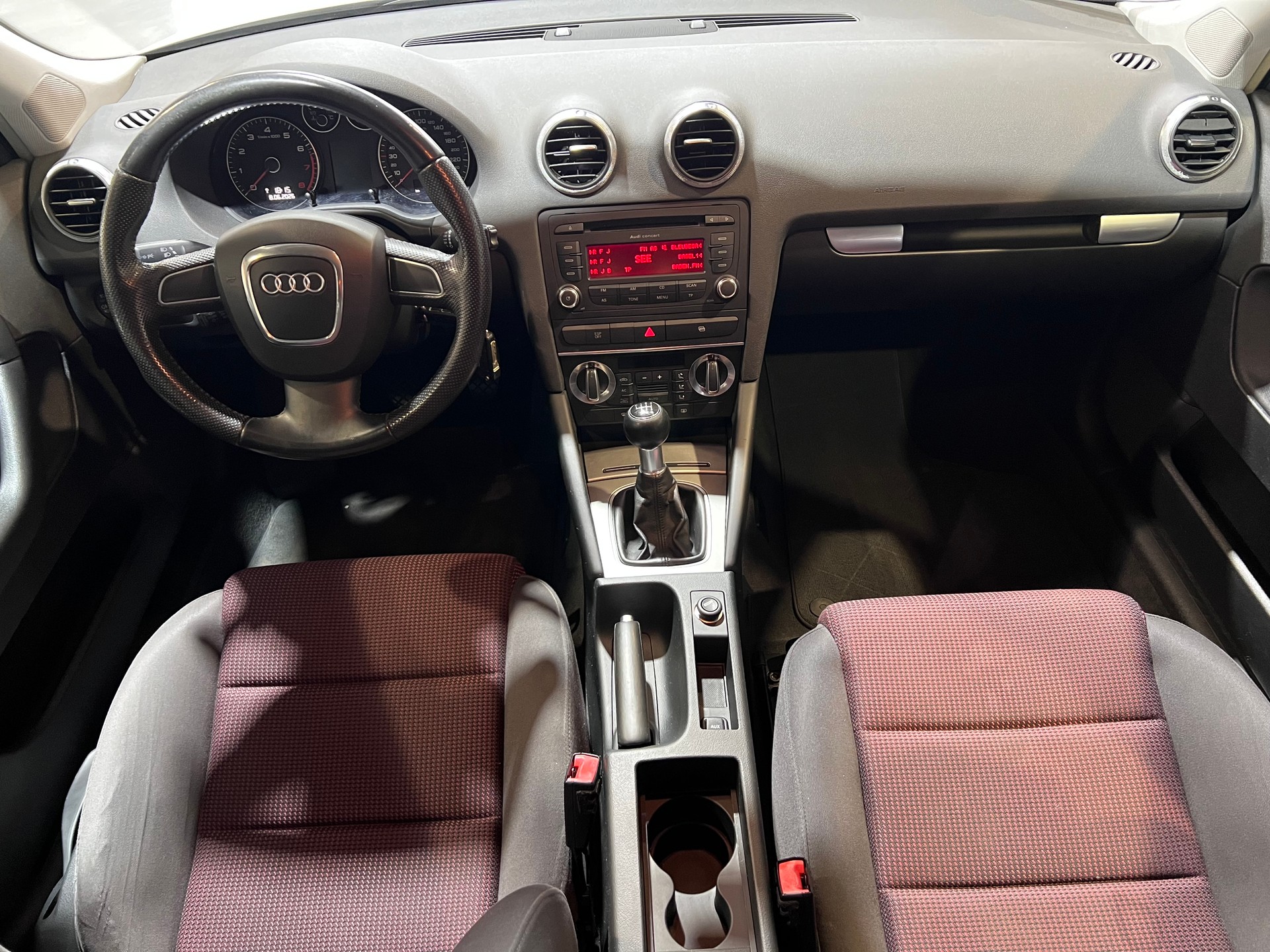 AUDI A3 Sportback 1.4 TFSI Ambiente-image-8
