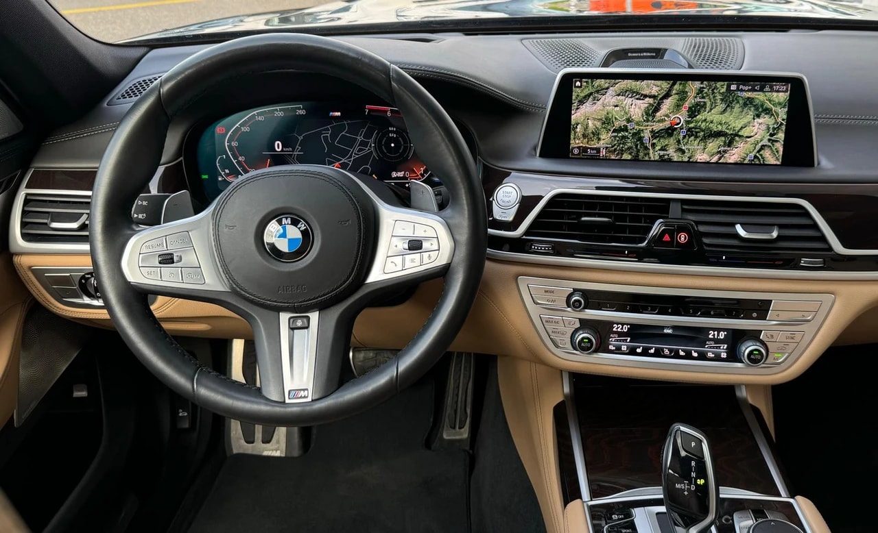 BMW 750i xDrive M Sport Steptronic-image-12