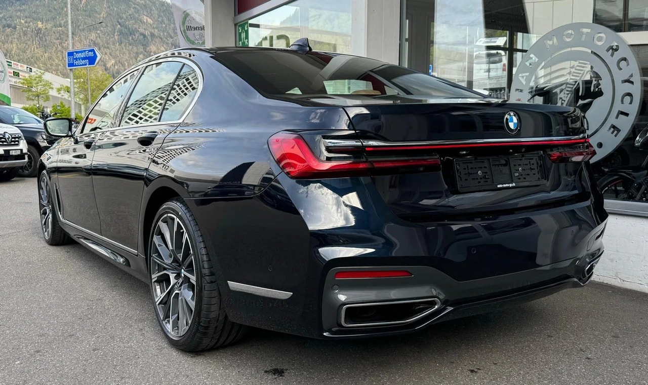 BMW 750i xDrive M Sport Steptronic-image-3