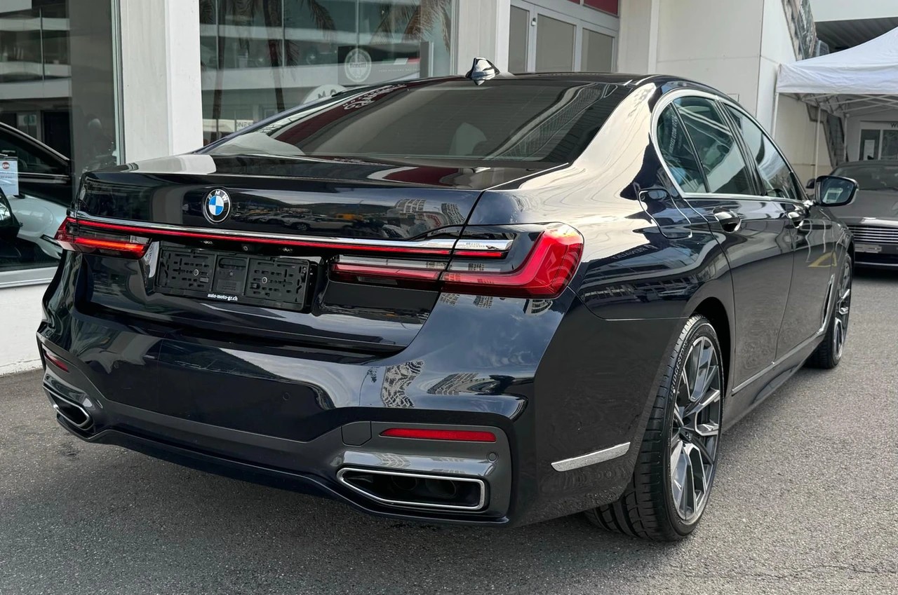 BMW 750i xDrive M Sport Steptronic-image-4