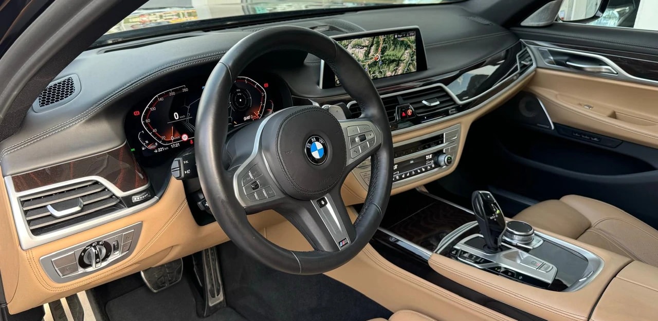 BMW 750i xDrive M Sport Steptronic-image-6
