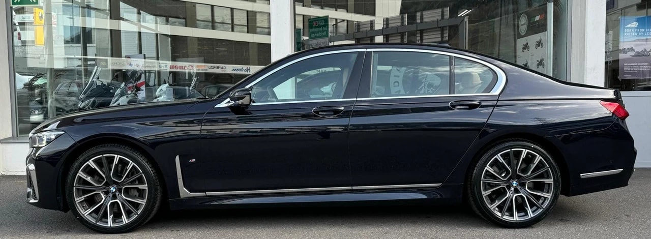 BMW 750i xDrive M Sport Steptronic-image-2