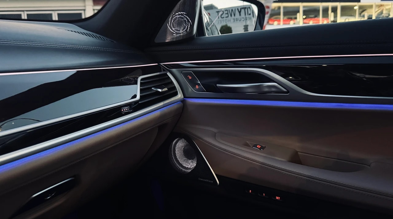 BMW 750i xDrive M Sport Steptronic-image-21