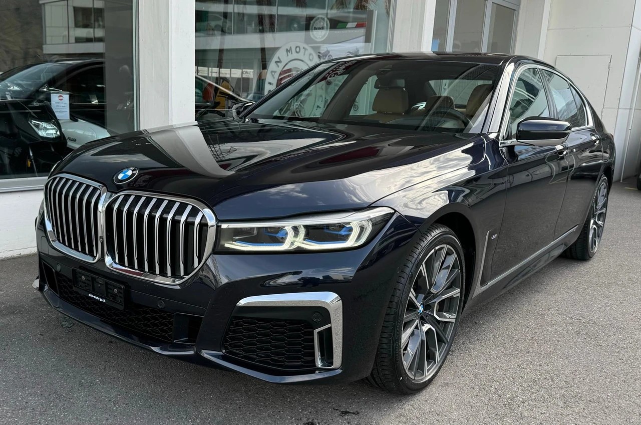 BMW 750i xDrive M Sport Steptronic-image-5