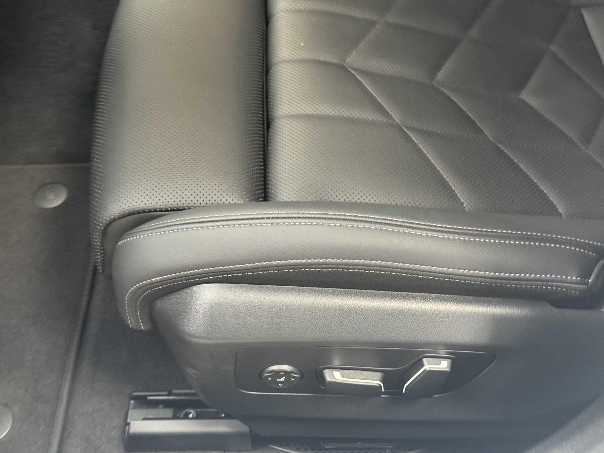 BMW 520i sDrive 48V Touring M Sport Pro Shadow Line-image-9