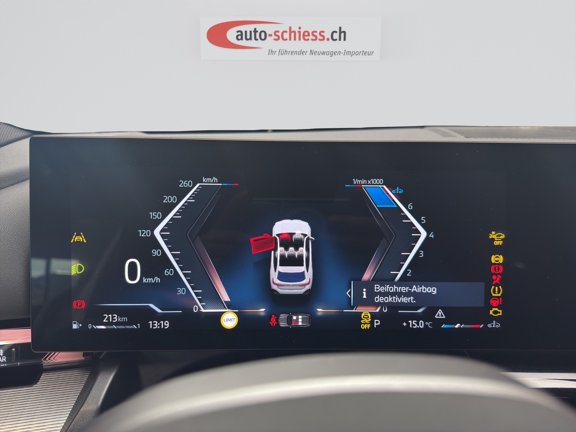 BMW 520i sDrive 48V Touring M Sport Pro Shadow Line-image-11