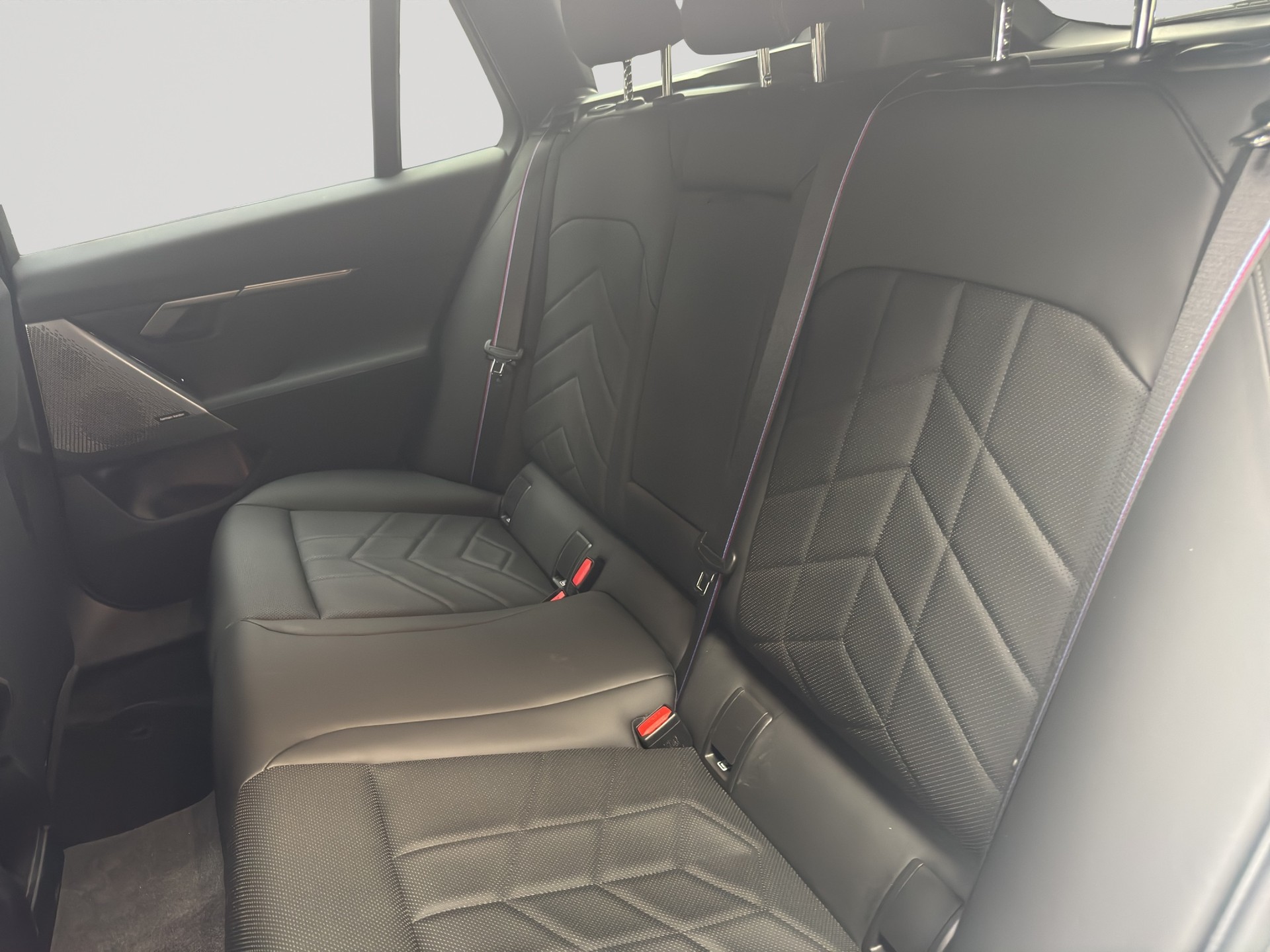 BMW 520i sDrive 48V Touring M Sport Pro Shadow Line-image-7