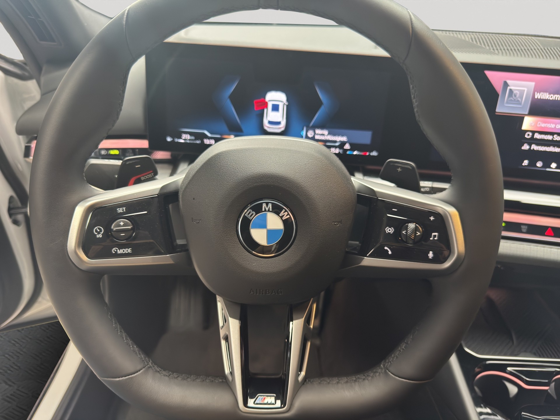 BMW 520i sDrive 48V Touring M Sport Pro Shadow Line-image-10
