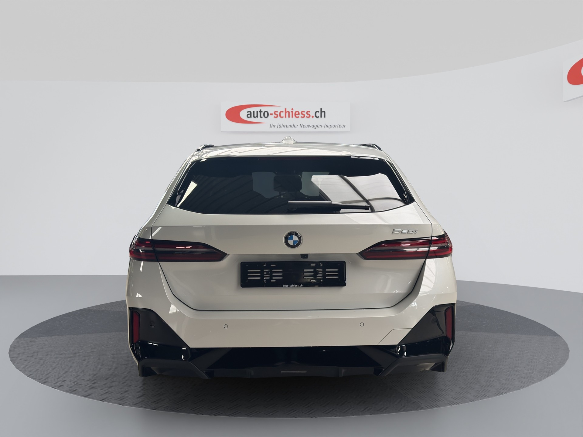 BMW 520i sDrive 48V Touring M Sport Pro Shadow Line-image-3
