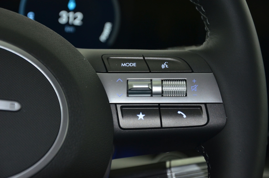 HYUNDAI Kona EV 65.4 kWh Premium *360°*-image-19