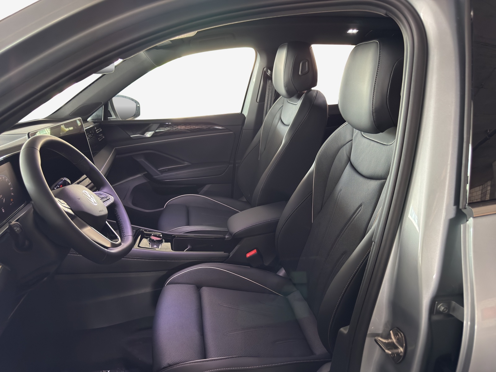 VW Tiguan 2.0 TSI DSG Elegance 4Motion-image-8