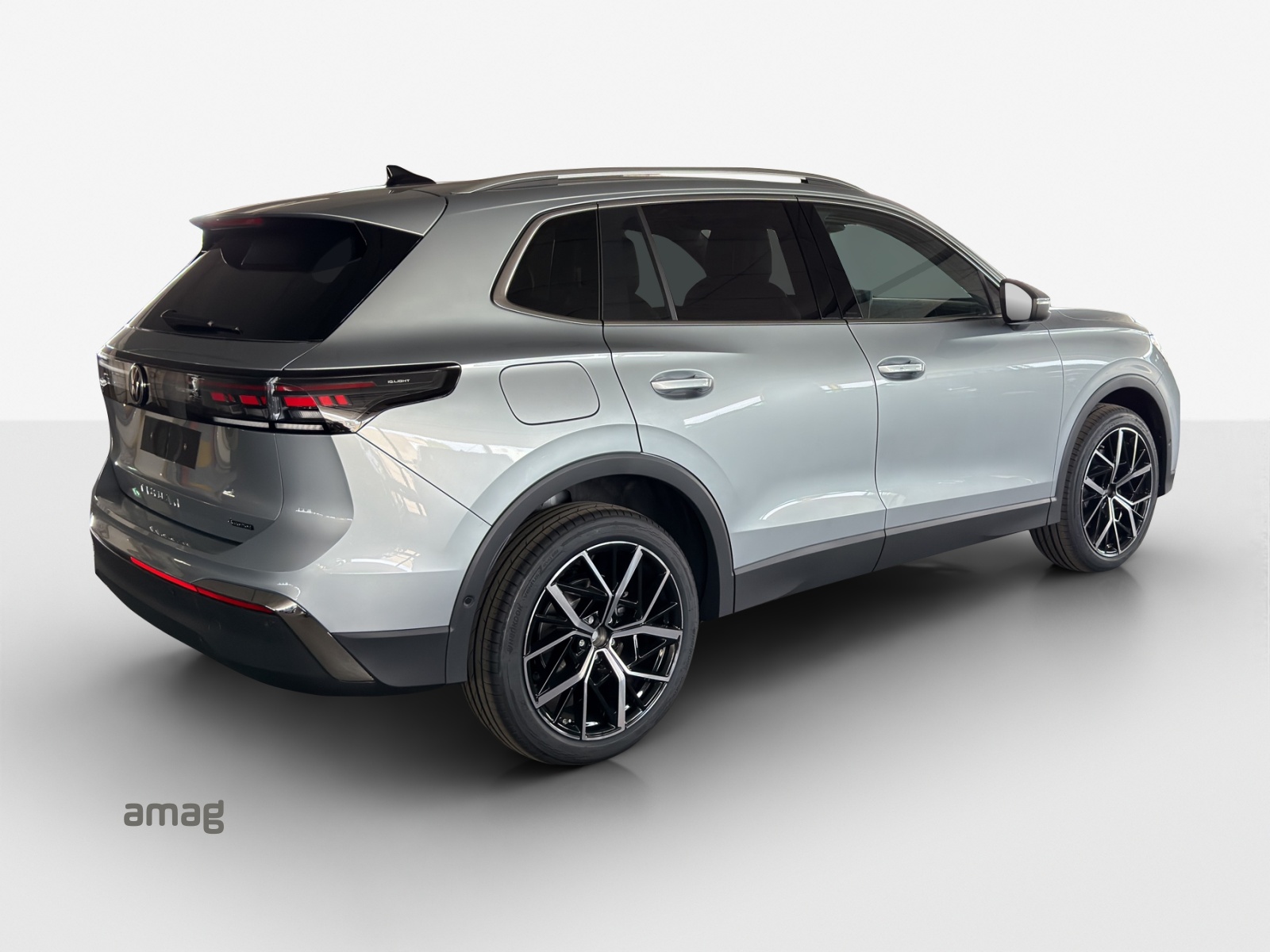 VW Tiguan 2.0 TSI DSG Elegance 4Motion-image-5