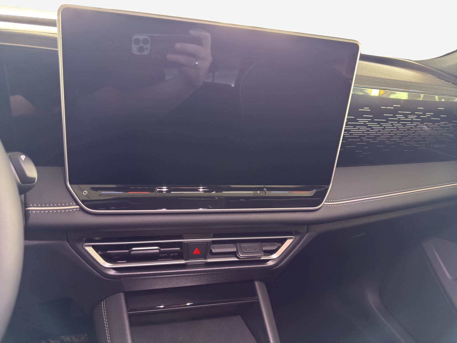 VW Tiguan 2.0 TSI DSG Elegance 4Motion-image-11