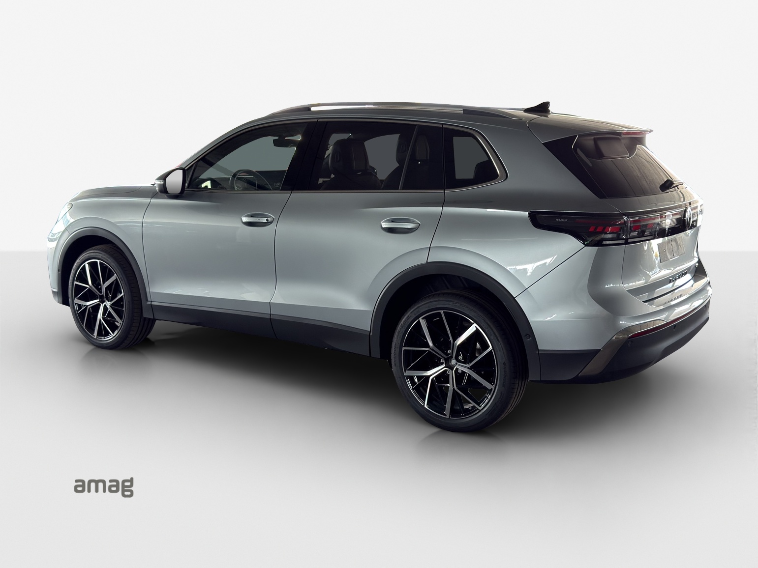 VW Tiguan 2.0 TSI DSG Elegance 4Motion-image-3